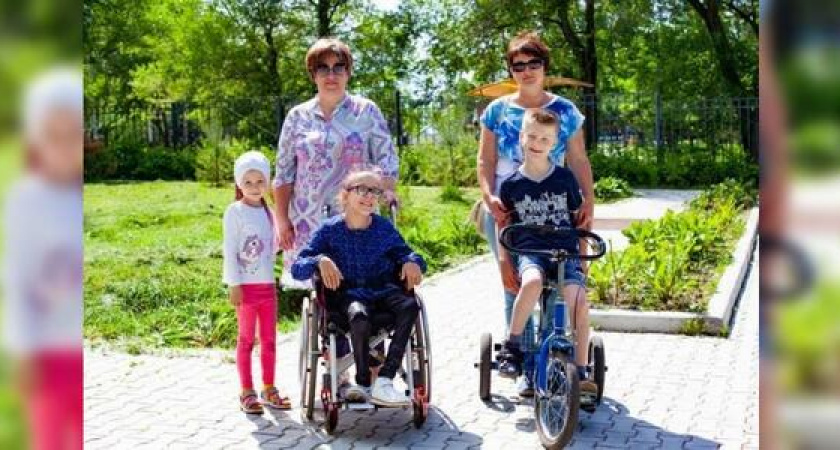 Семьи, воспитывающие детей с ограниченными возможностями, получат по 5 тысяч рублей