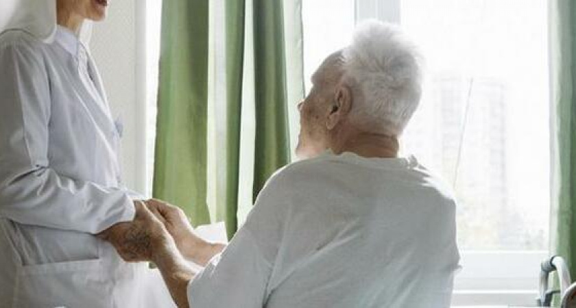 Сестры милосердия безвозмездно ухаживают за пациентами первой городской больницы Новороссийска. Но рук не хватает