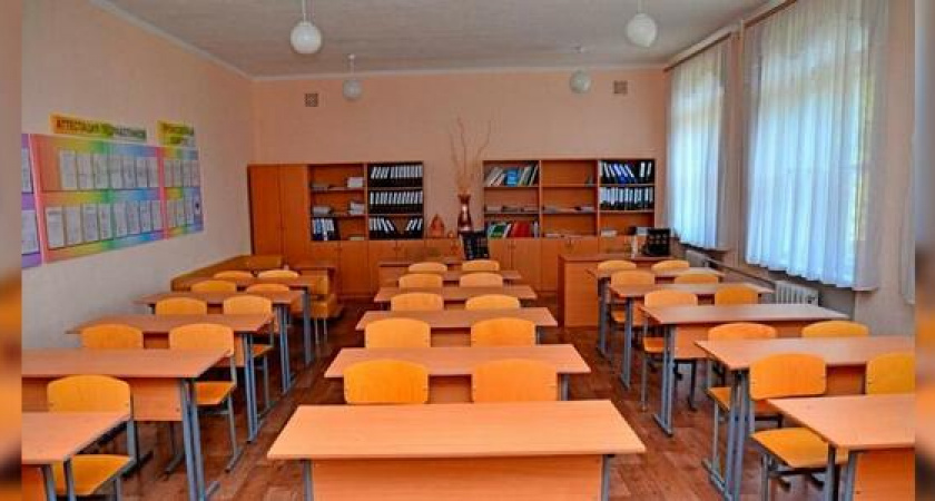 Завтра в школах Новороссийска отменены занятия в первую смену из-за урагана