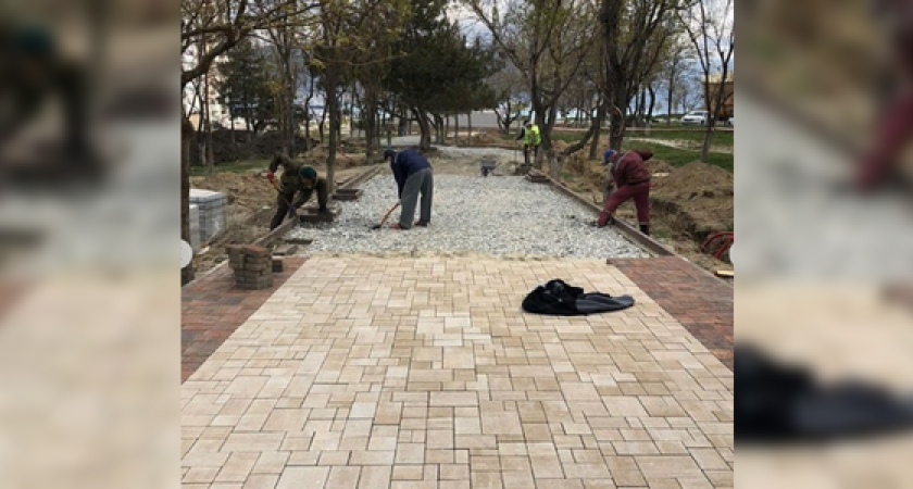 В Новороссийске полным ходом идут работы по обустройству сквера «75-летия Победы»