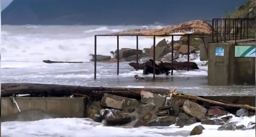 Широкую балку открыли для посещения отдыхающих: власти расчистили пляж и дороги