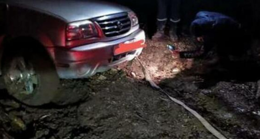 Больше 4 часов спасатели Новороссийска вызволяли из ловушки любителей местных красот