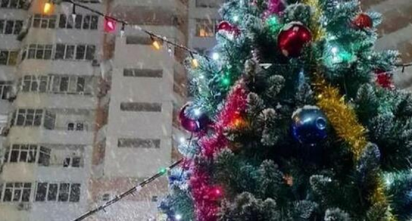 Пушистые хлопья, забавные снеговики и аварии на скользких дорогах: в Новороссийске выпал первый снег