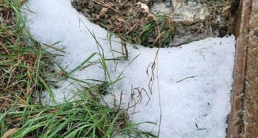 В пригороде Новороссийска выпал первый «снего-град» (фото)