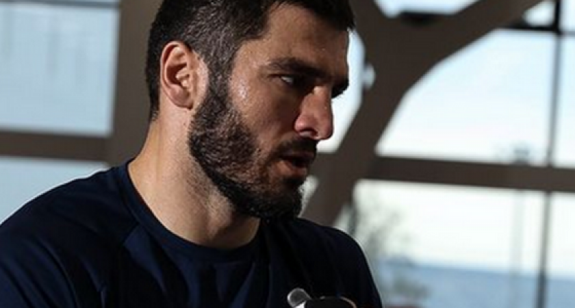 Бой Бетербиева опять переносится