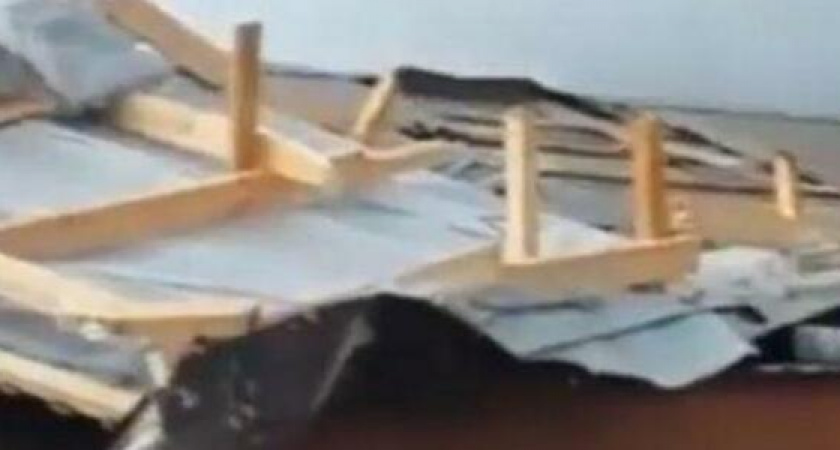 В Большом Утрише смерч разрушил постройки на набережной