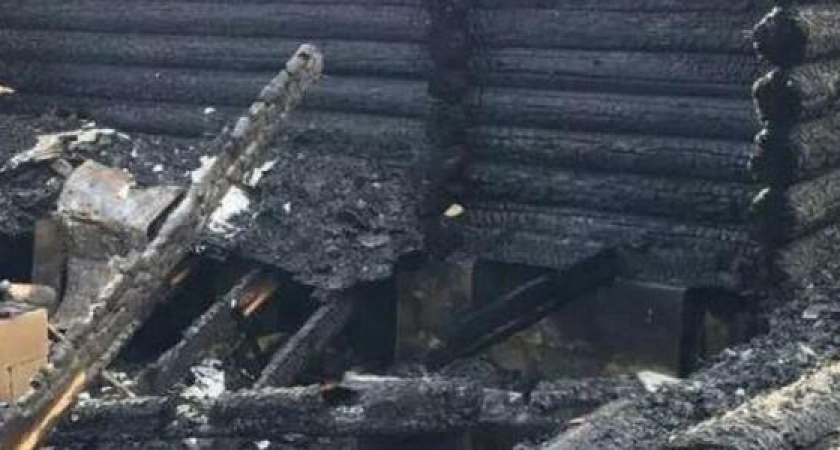 Из-за неисправной проводки полностью сгорел дом в станице  Раевская