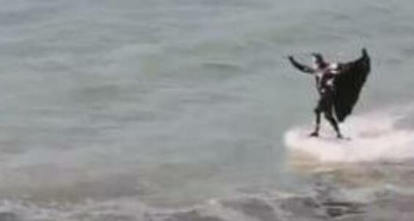 "Этому городу нужен герой!": у берегов Геленджика заметили Бэтмена