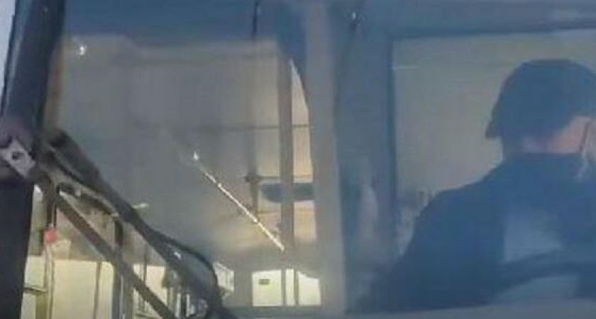 В Краснодаре водитель маршрутки высадил пассажиров, которые попросили не курить в автобусе