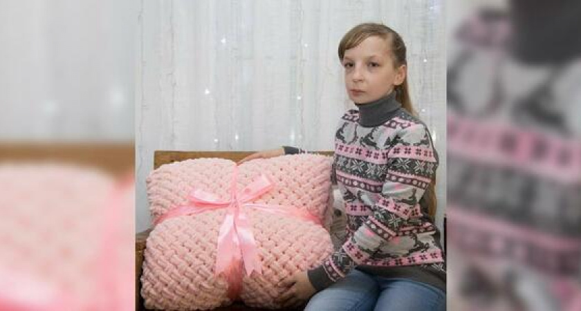 12-летняя девочка-инвалид из Новороссийска вяжет пледы, чтобы заработать себе на лечение