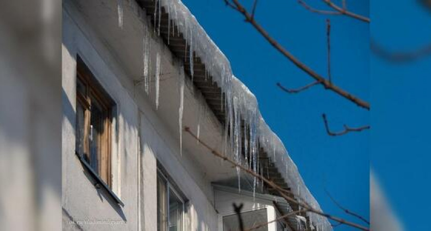 За скользкие дворы и сосульки на крышах в Новороссийске ответят управляющие организации