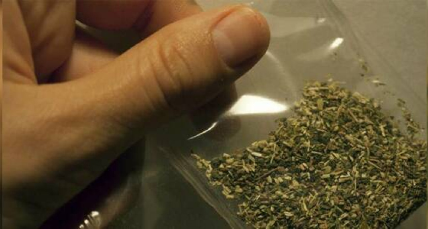 Жительница Новороссийска хранила спайс в своем комоде