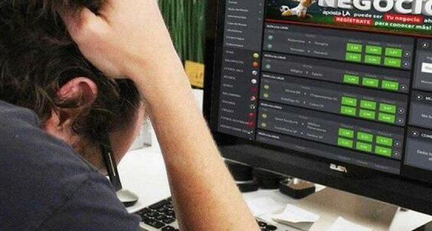 В Новороссийске игроман украл 200 тысяч рубелей с чужой карты, чтобы сделать ставки