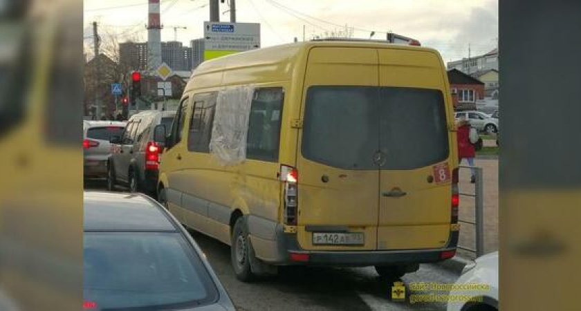 Нет окна и разбиты фары: жители Новороссийска пожаловались на состояние общественного транспорта