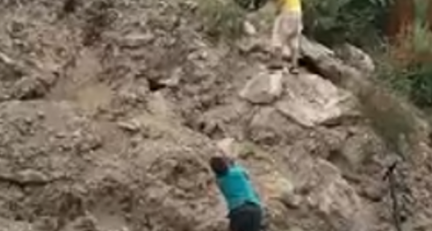 В Новороссийске дети играют на стройке с газовыми баллонами