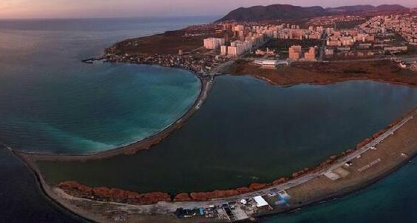 Воронка от ядерного взрыва или результат деятельности морских волн: как образовалась Суджукская лагуна