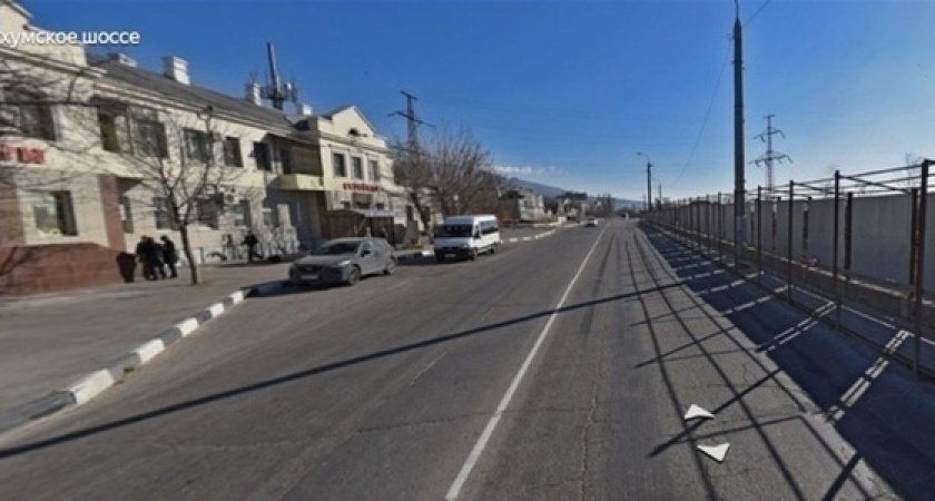 В Новороссийске на Сухумском шоссе в связи со строительством развязки демонтировали автобусную остановку