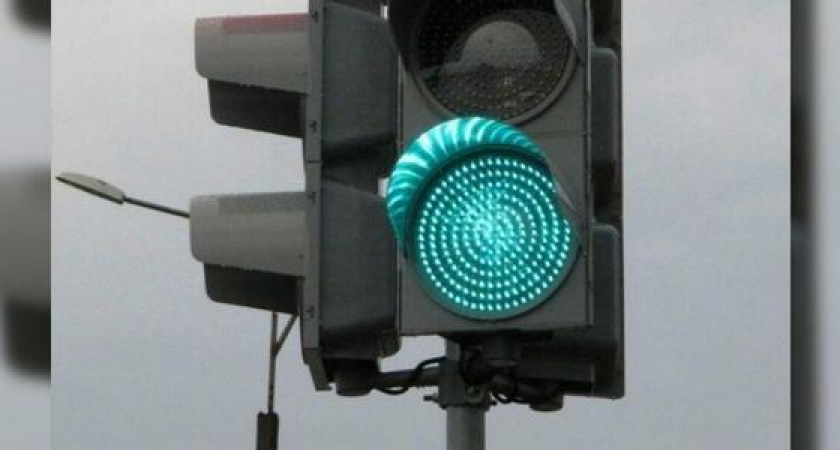 На одном из центральных перекрестков Новороссийска задержат зеленый сигнал светофора
