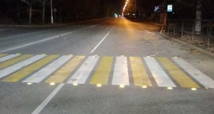 «Только вред! Пользы никакой!»: новороссийцы жалуются на отлетающие светоотражатели на пешеходных переходах