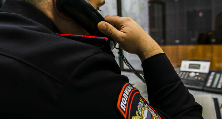 В Новороссийске вооруженные грабители ворвались в дом пенсионера и похитили полмиллиона рублей, доллары и золото