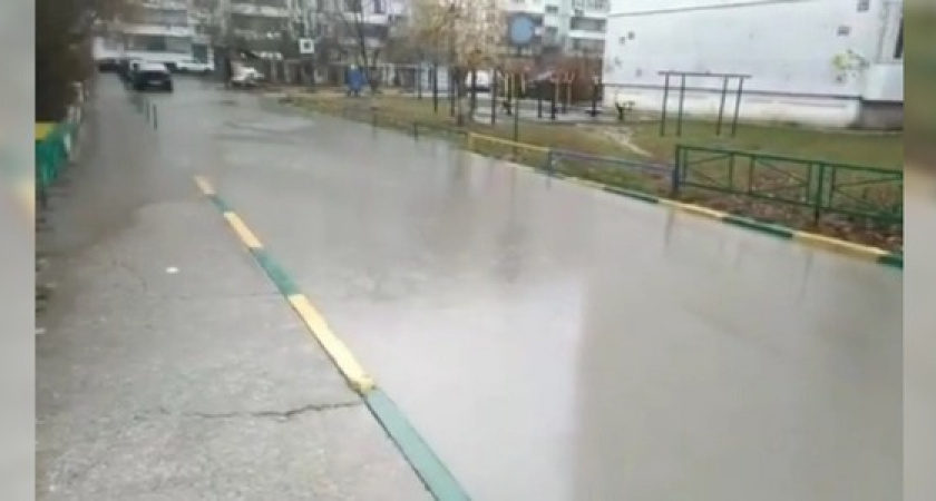 «Скоро появится водное такси». «Венецию» в новороссийском дворе сняли на видео жильцы