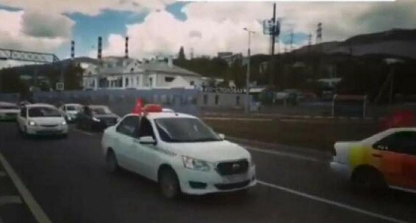 Таксисты Новороссийска устроили автопробег в честь Дня Победы