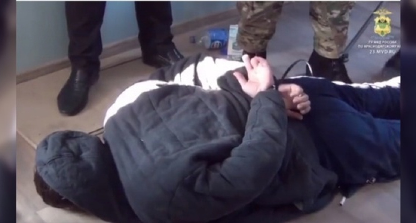 111 сим-карт и 6 мобильников: в Новороссийске сотрудники полиции задержали телефонного мошенника