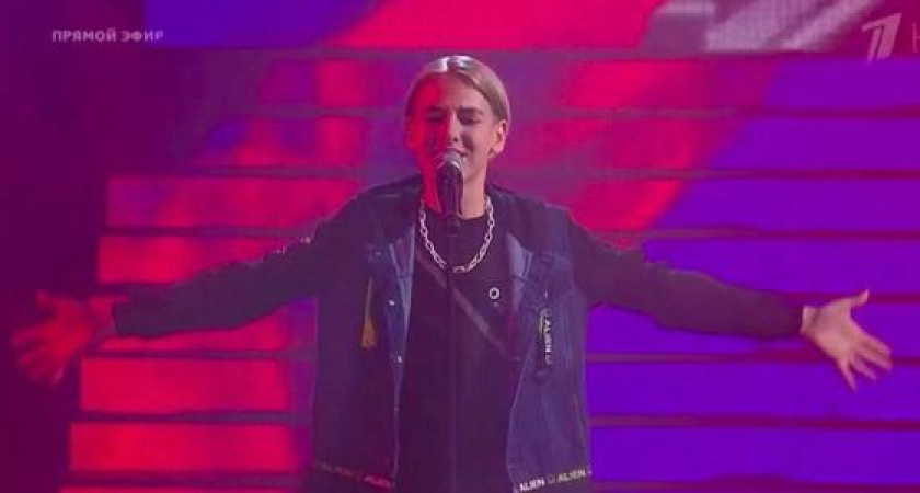 Финалист шоу «Голос Дети 8» из Новороссийска засыпал Полину Гагарину комплиментами и сравнил ее с Золушкой. Парень стал корреспондентом V на Первом канале