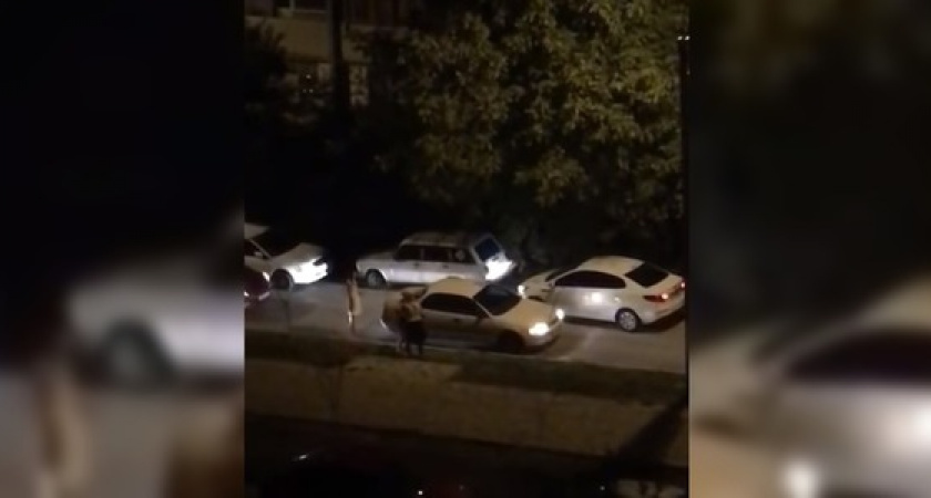 Драка двух новороссийских автоледи попала на видео