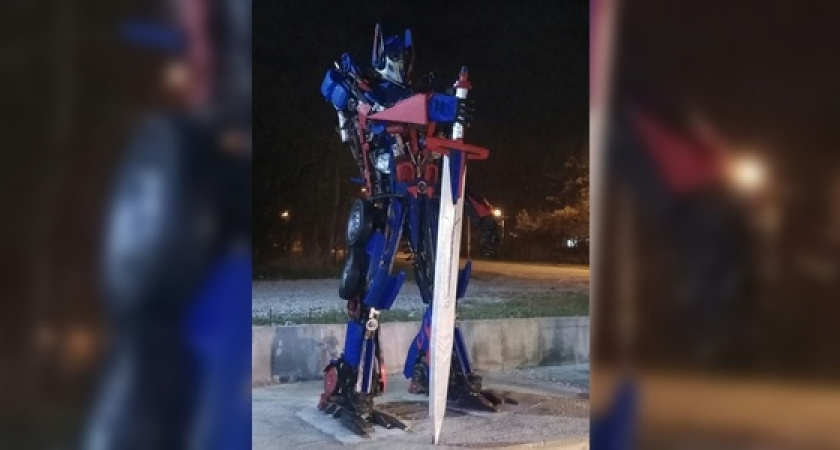 В Новороссийске появилась металлическая скульптура еще одного трансформера