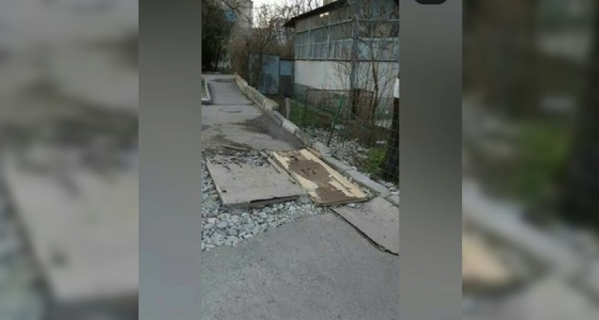 Жители Новороссийска пожаловались на разрытый тротуар, оставленный после ремонтных работ