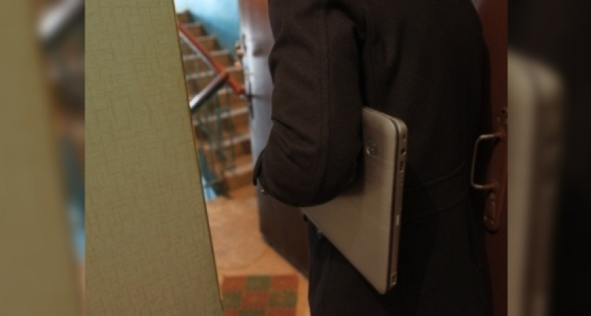 Гость после праздничного застолья прихватил из квартиры хозяина ноутбук