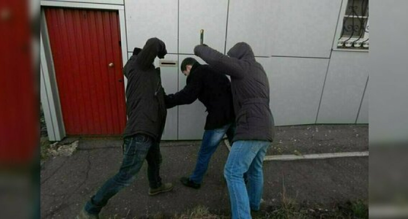 Житель Новороссийска с подельником напал на прохожего и похитил у него смартфон в Туапсе