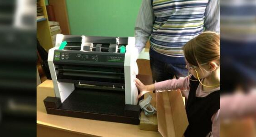 В библиотеке для слепых в Новороссийске появился современный принтер, который переводит книги на шрифт Брайля