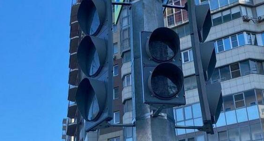 В Южном районе Новороссийска заработал новый светофор