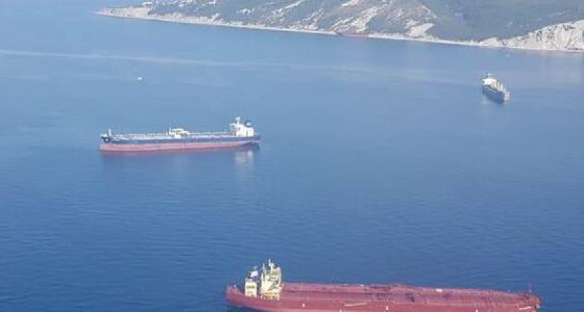 Поиски пропавших после взрыва танкера моряков ведутся вторые сутки, в их числе - уроженец Краснодарского края