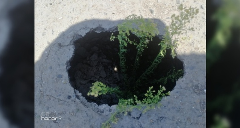 Новороссиец провалился ногой под асфальт во дворе, где в прошлом году проходило благоустройство по госпрограмме