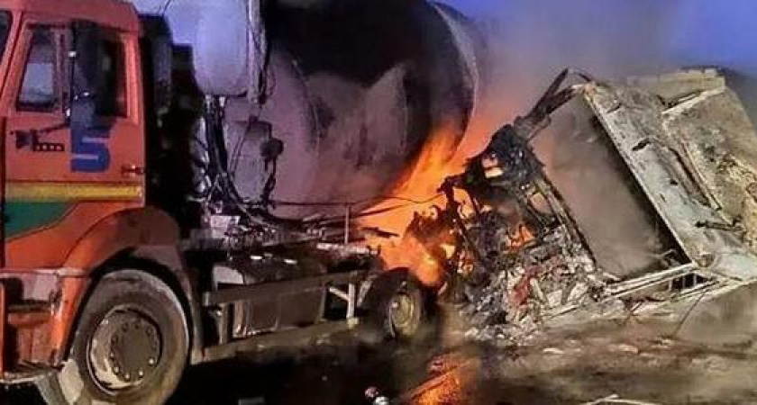 На дороге Анапа - Новороссийск загорелись три грузовика