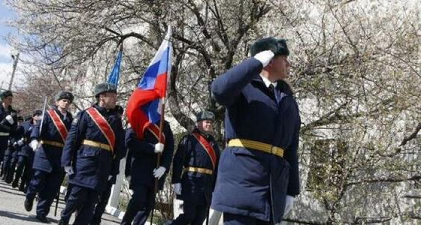 В Новороссийске провели парад для ветерана Великой Отечественной войны в честь его 105-летия