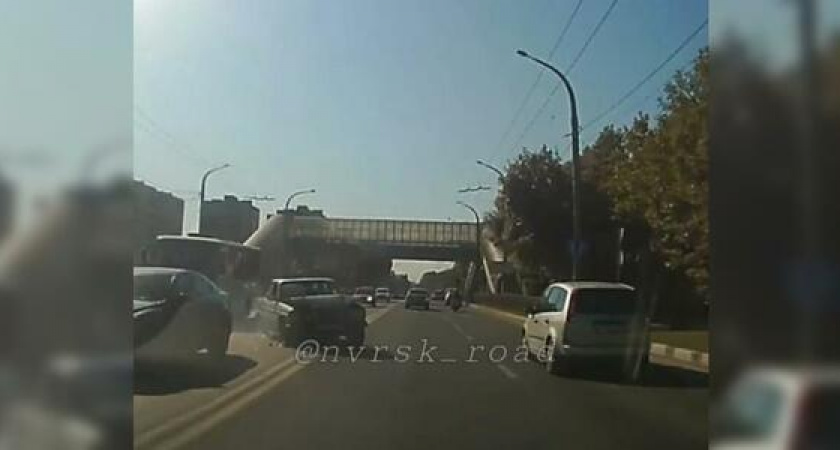 В Новороссийске автоледи чудом увернулась от вылетевшей на встречку легковушки: дорожная ситуация попала в объектив камеры