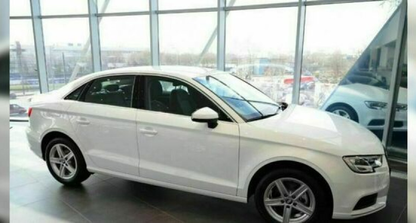 Цвет кузова – белый, датчик дождя и антенна «Плавник акулы»: администрация Новороссийска покупает автомобиль за 1,7 млн рублей