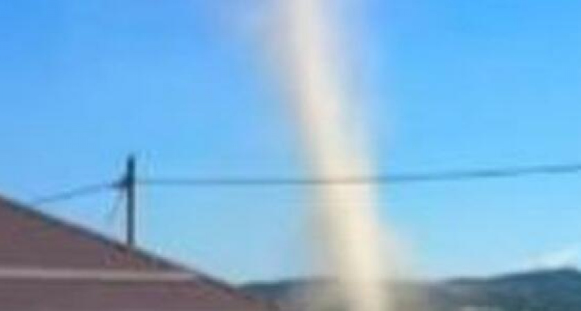 Новороссийцы рассказывают о странном воздушном вихре (видео)