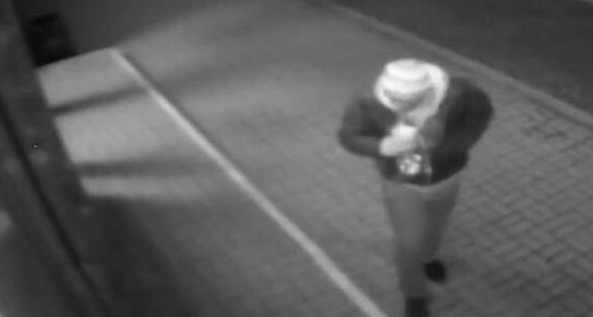 Пьяный мужчина разбил витрину магазина в самом центре Новороссийска