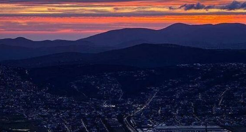 От нежно-розового до багряного: 10 потрясающих фото заката в Новороссийске и окрестностях