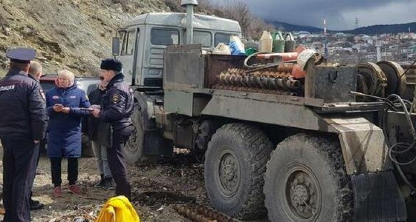 «Хватит хапать деньги! Оставьте природу в покое!»: на Волочаевский пляж снова заехала строительная техника