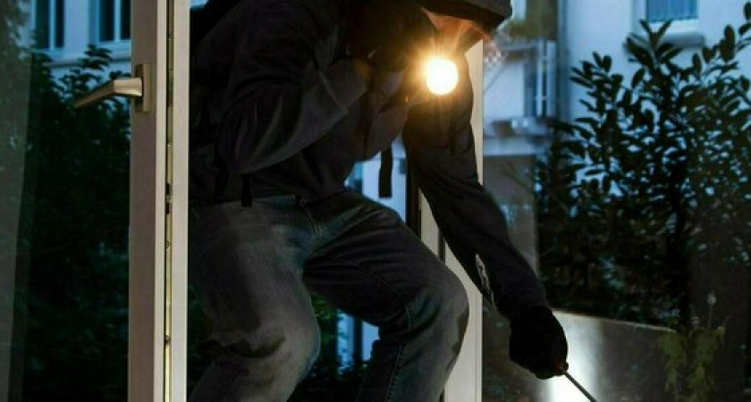 Приезжие преступники обворовали жительницу Новороссийска на 1,7 миллионов рублей