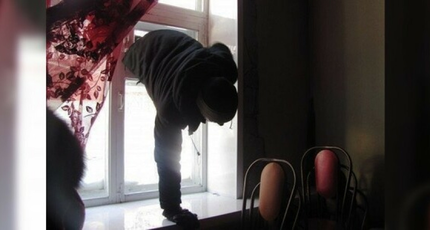 Полиция Новороссийска поймала вора, укравшего у местной жительницы золотые украшения на 60 тысяч рублей