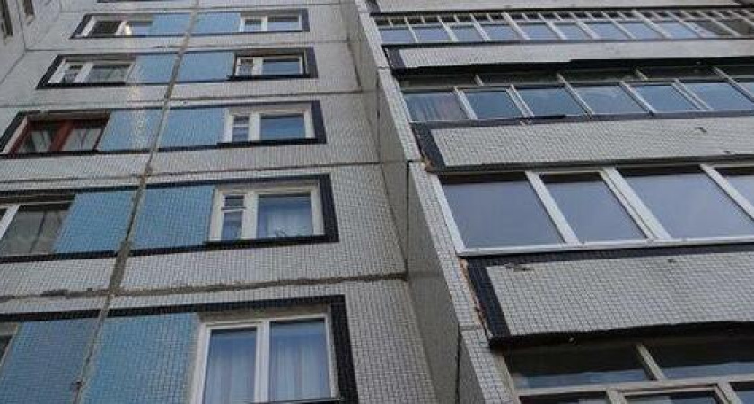 В Новороссийске 26-летняя девушка выпала с высоты шестого этажа