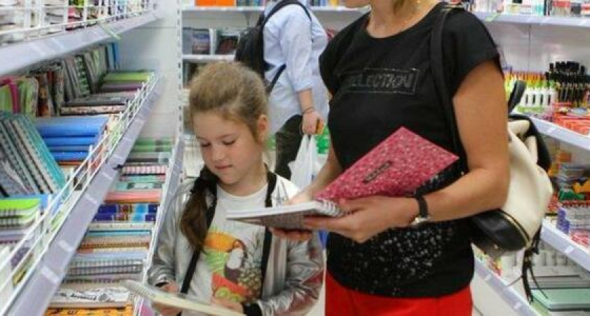 В Новороссийске семьи с детьми школьного возраста получат по 10 тысяч рублей. Это касается и шестилеток, которые не пойдут в школу в этом году