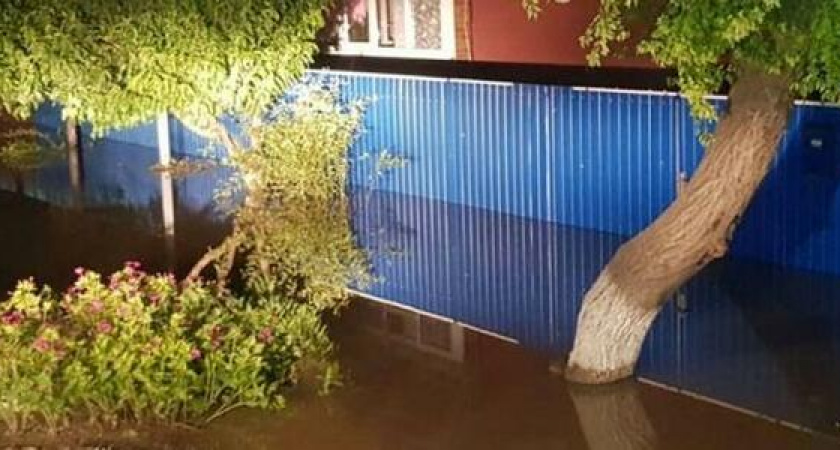 Мэр Новороссийска пообещал по 10 тысяч рублей жителям подтопленных домов